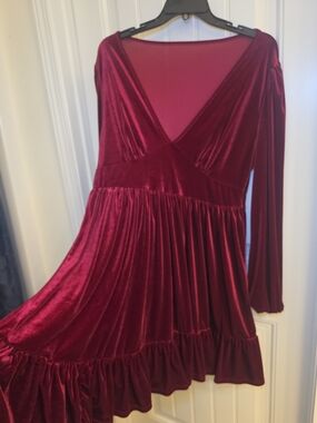 Women’s Velvet V-Neck Long Sleeve Dress in Deep Wine